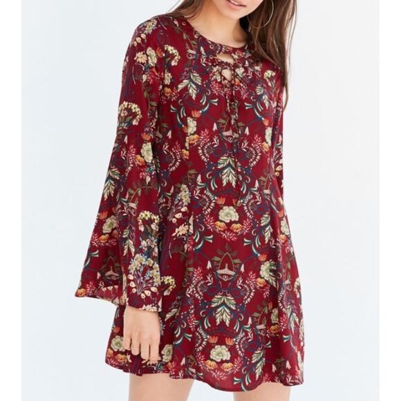 Moon River Dresses & Skirts - NEW Moon River Red Floral Lace-Up Dress